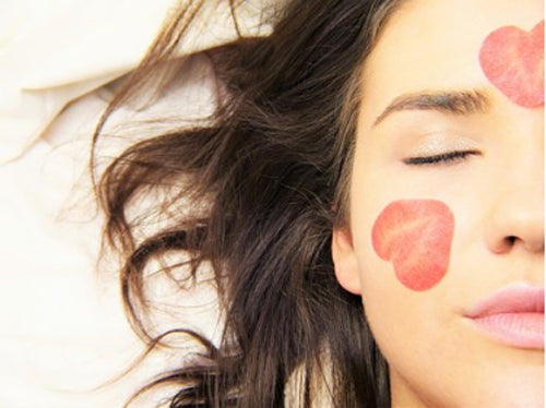 Use Aegte DD Cream To Apply Make Up On Your Skin