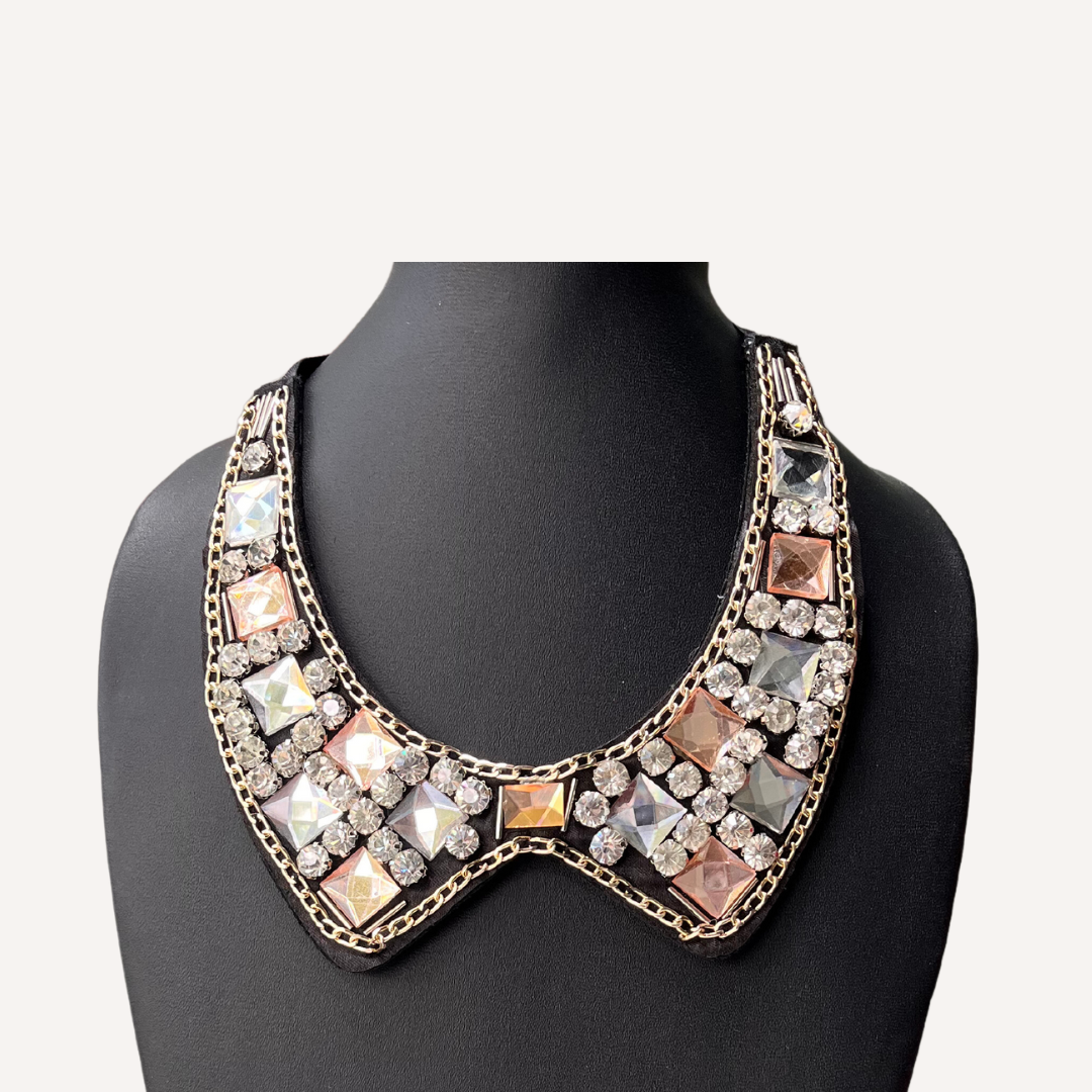 Aegte Collar-Tie V shaped Statement Necklace